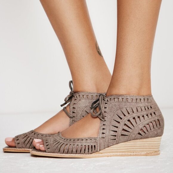 Jeffrey Campbell Free People Serena Mini Wedge 8 - Picture 1 of 9